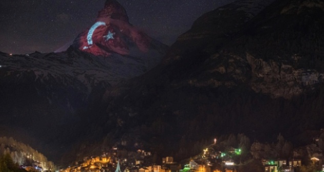 Matterhorn Dağı'na Türk bayrağı yansıtıldı - 2020